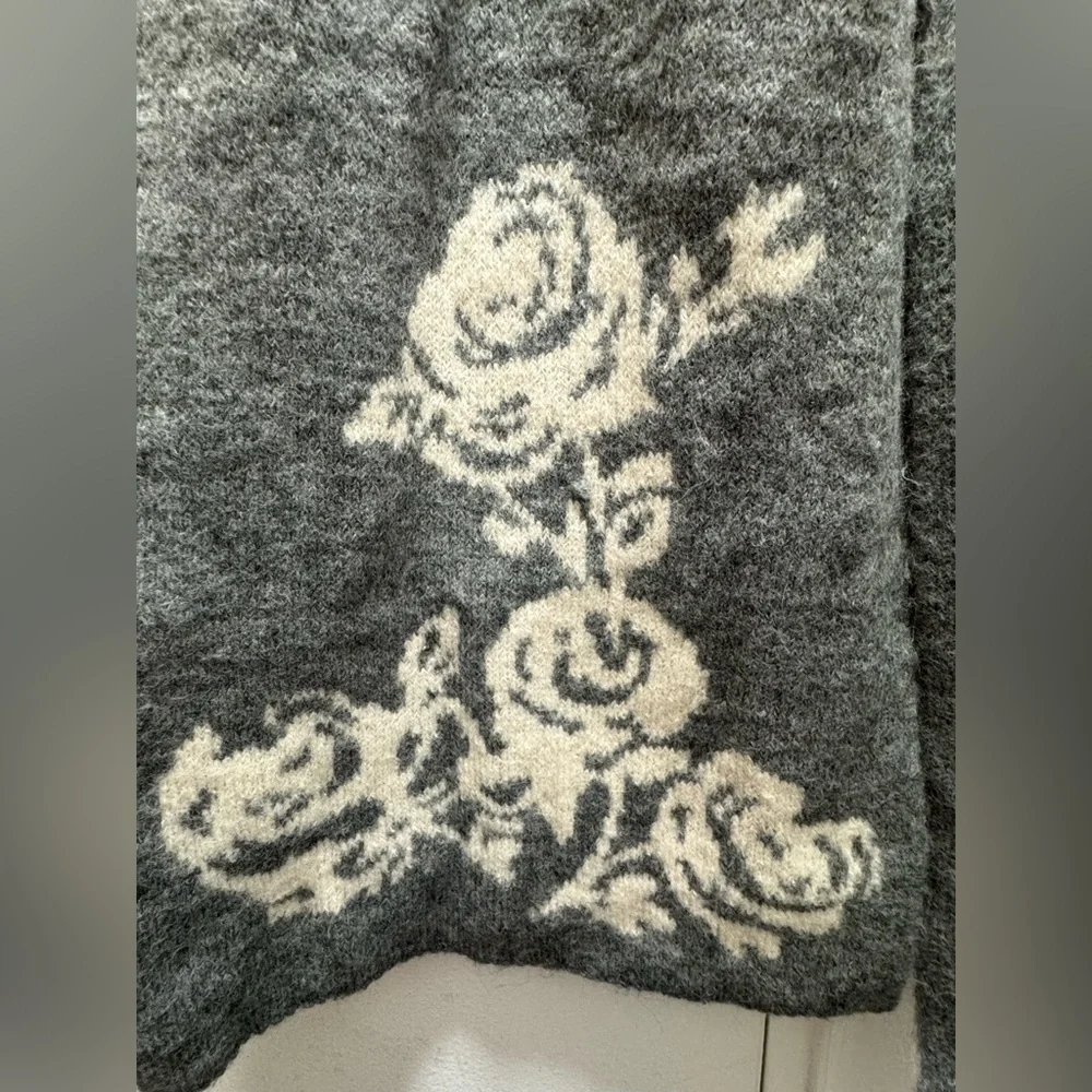 Zara Floral Knit Scarf in Gray & White Two Tone